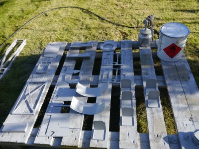The smaller parts will be done with a air brush.