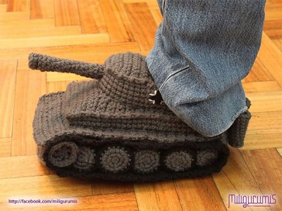 miligurumi_panzer_tank_slippers_1.jpg