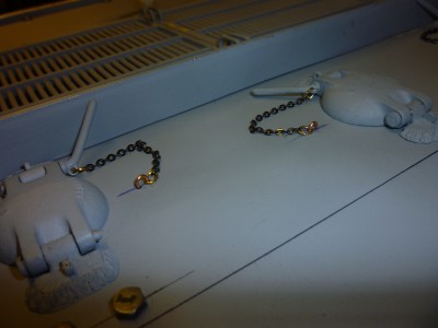 Retaining chain on handles