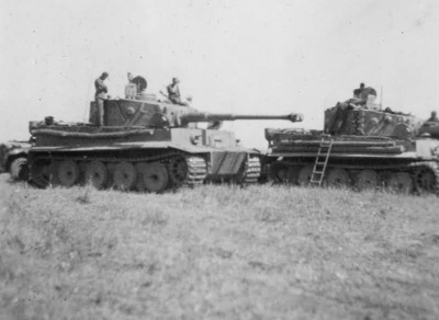 Tigers I of the Panzer-Regiment Grossdeutschland (A23 on left).jpg