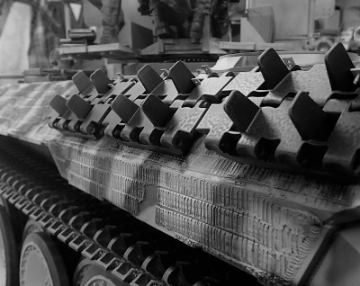 The spare track links have had a cast texture added to the flat surface, with a gentle dry brushing of a silvery/grey mix.