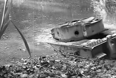 1_6th scale Tiger2 recovering a Tiger1 from a lake.(Armortek)-GGDL2LbktYE_x264_Moment.jpg