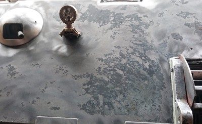 I shall leave just a tad of this grud on the armour plate surface to add a little more interest to the overall finish, when the weathering is applied in downward strokes it will drag the paint leaving subtle streaks.