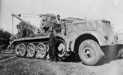 SdKfz_9_FAMO_crane.jpg