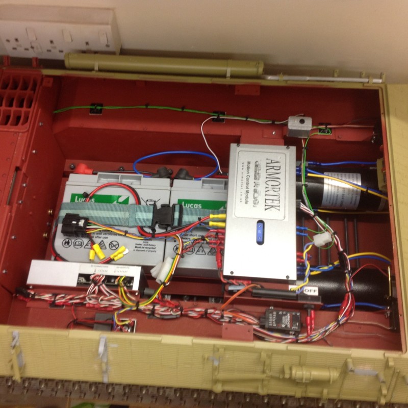 Internal layout, the batteries are laid on their sides to give the gun recoil mechanism enough clearance (I am using the new recoil from the Elefant)