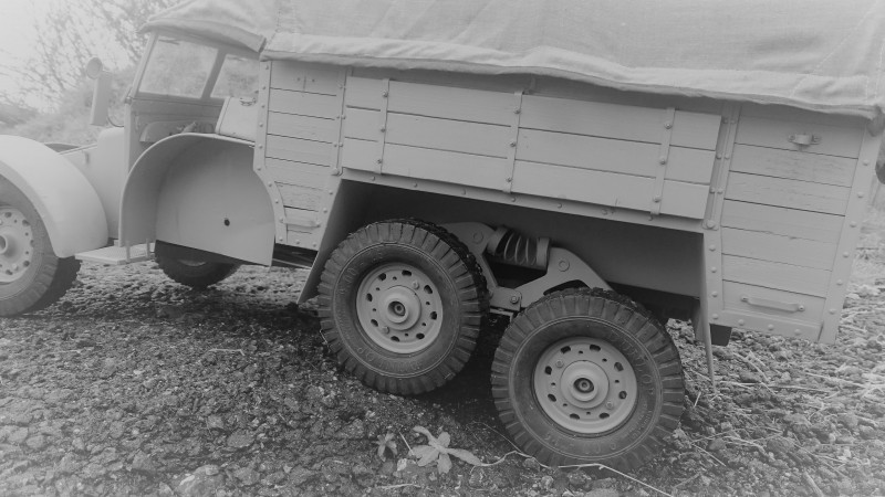 The off road ability is just awesome, it's worth noting that although not fitted at present the spare wheels also had their own axle, the wheels able to freely rotate if the going got  rough and they came into contact with the ground and so preventing bellying out of the vehicle.