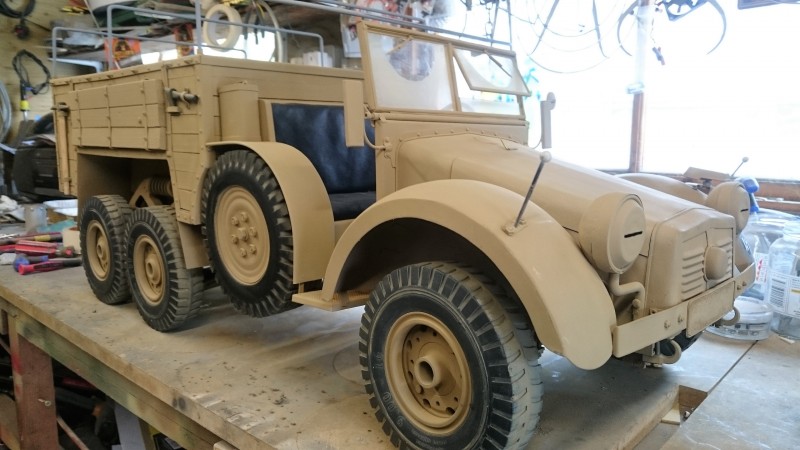 Top coat nice and hard with the dust weathering applied to the running gear, the tyre tread won't look right until i have driven the thing for a while, that or i put the wheels on the lathe and spin them up with some emery paper.