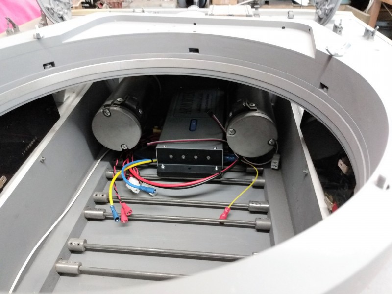 The motion and sound modules will live comfortably between the motors.