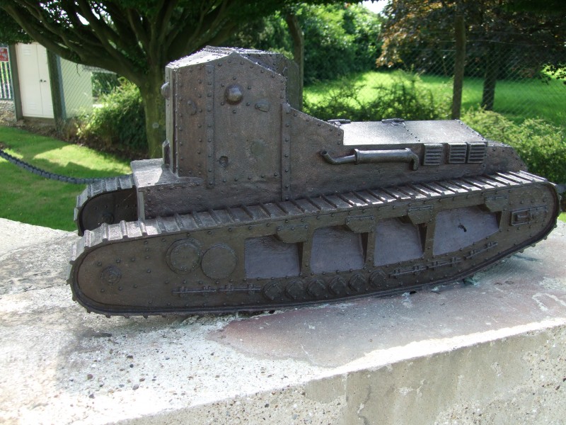 Tanks Corps memorial damage 2008.jpg