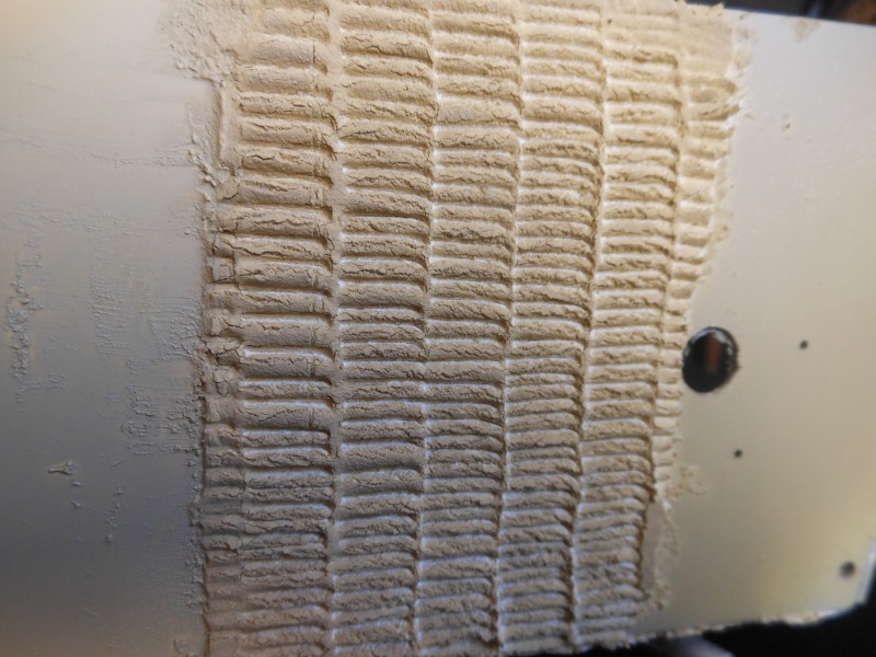 In these photos you can see many cracks in the material,<br />it's normal? I used tile glue.