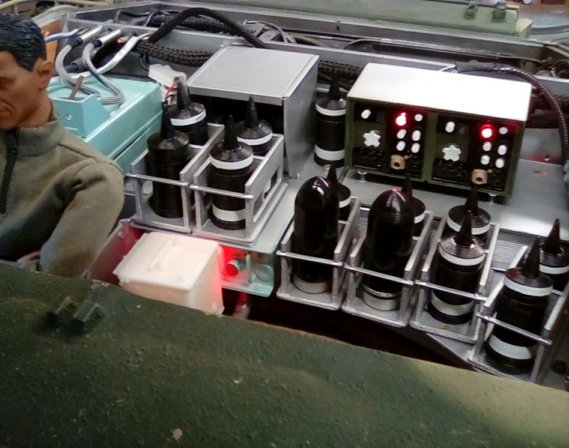 What did the coms receivers have plugged in to the sets, was it the standard hand piece, were there two, one for the commander and one for the loader?