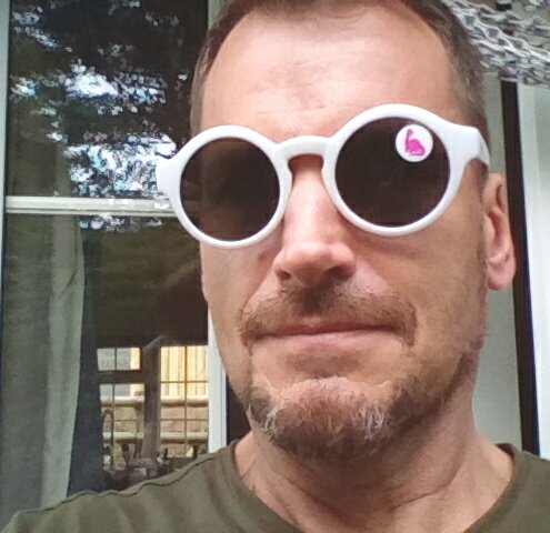 The sun glasses have arrived so I will have ago at the search light tomorrow.