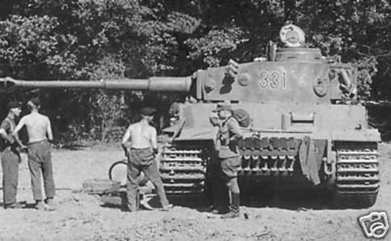 In this photo the turret bin looks square but if you zoom in you can just see the slant to the rear, I presume the slanted rear was an attempt to facilitate opening the engine hatch but we all know that hatch is very tight even to the turret escape hatch hinge.