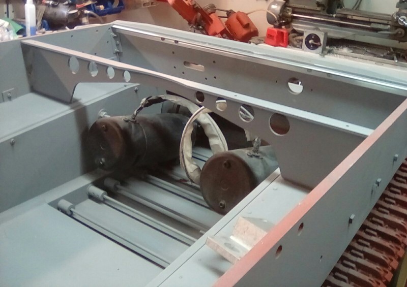 Forward bulkhead and the continuous hull support.