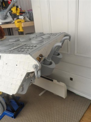 U-shackles and Exhaust pipe now with primer