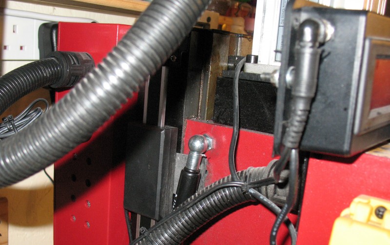 Top fitting of gas strut and Z axis bar