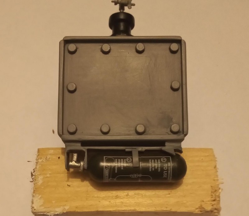 Antenna box with Armorpax extinguisher