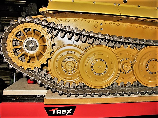 Left track side view (front part).