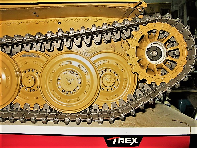 Right track side view (front part).