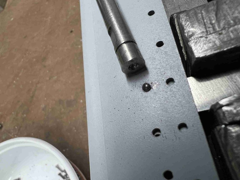 Forming the head with the rivet tool