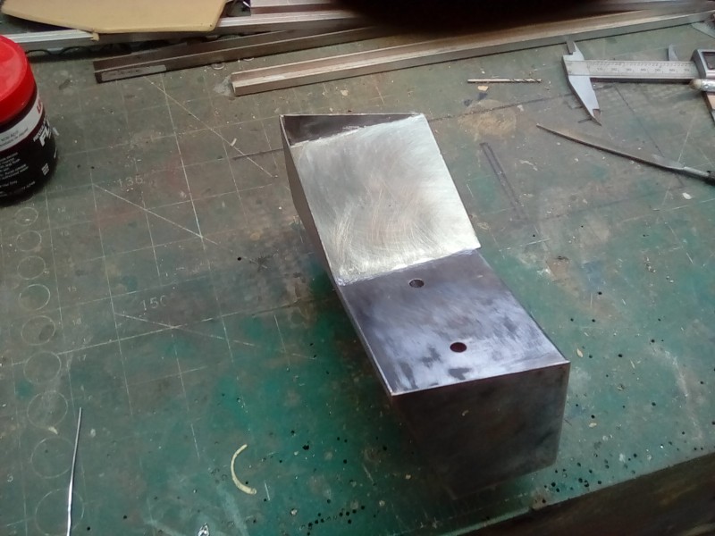 The bottom triangular plate to cut and add now