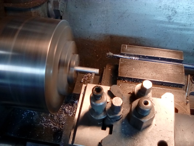 Turning the final handle diameter