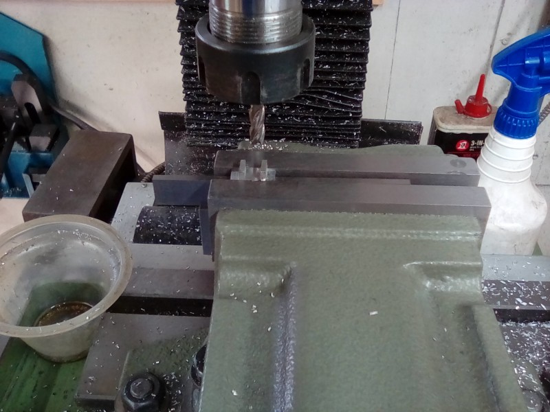 Milling the tricky little handle bracket