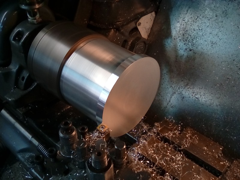 Gently does it as I dont want to destroy the workpiece at this stage, this diameter is at the limit for my lathe