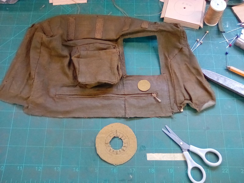 The long lower zip is now stitched in place and functional