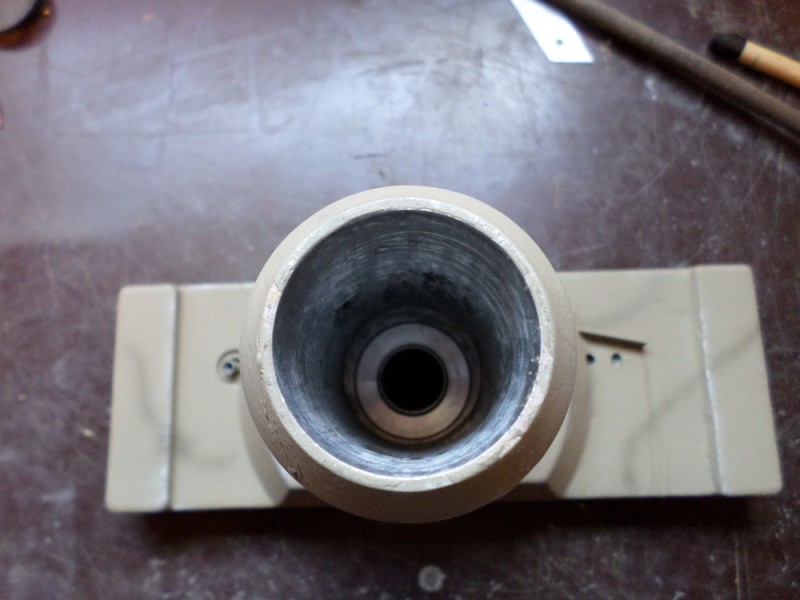 The plug and bearing inside the mantled tube