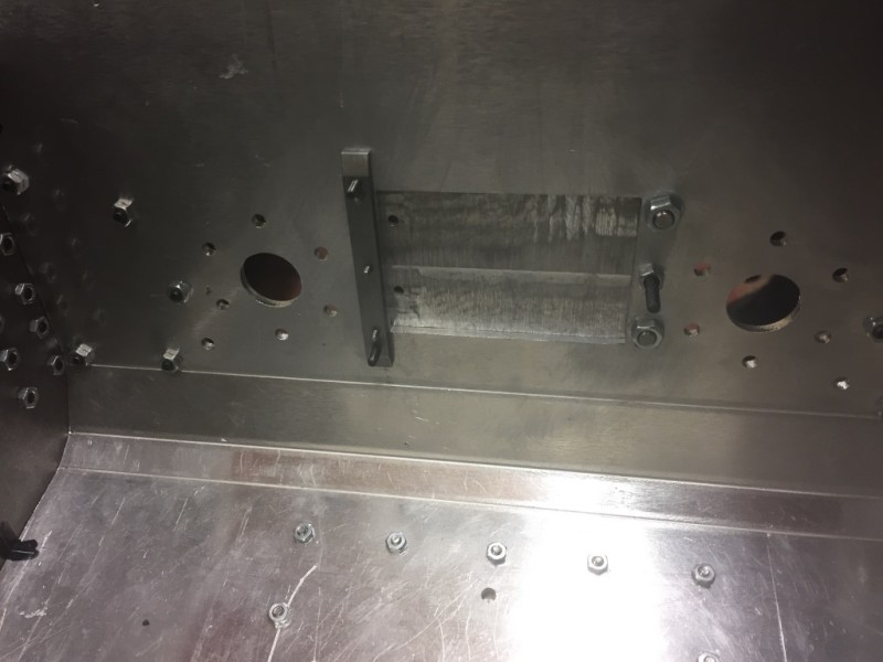 Plate made for the closing bolts and to fill against from the other side.