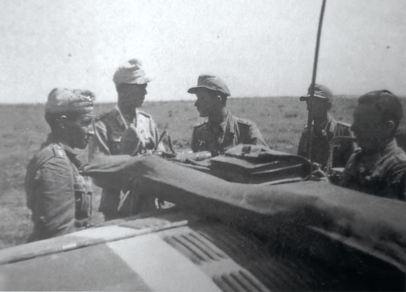 Commander of Pz Regt 8 briefs his company commanders. Stotten is third from the right. He later assumed command of the surviving tanks of Pz Regt 8 at Kasserine.