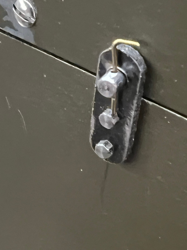 latch01.jpg