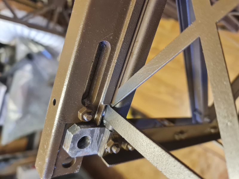 End post up against bracing frame so you can see what the problem is