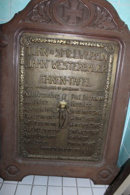 Plate commemorating the Club members fallen in WW 1