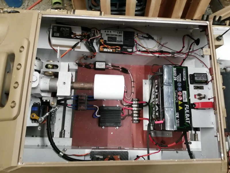 Overall view of the internal layout. Just a pair of 40 Amp Robbe speed controllers, a digital mixer and several Y leads to power the DMD for sound