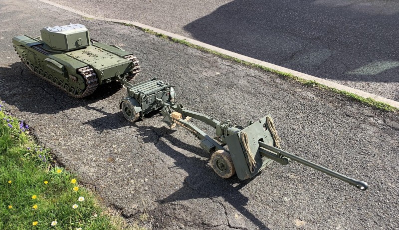 AVRE towing 17 pdr 3.jpg