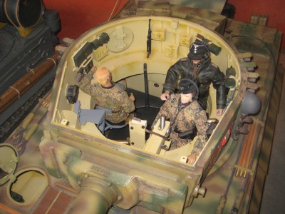 41. TIGER 1 INTERIOR AND TANK CREW.jpg