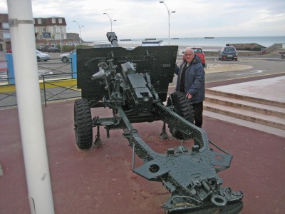 MY BROTHER ALAN & THE 25 POUNDER.jpg