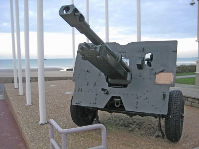 BRITISH 25 POUNDER ARROMANCHES.jpg