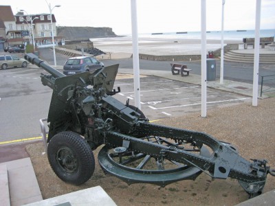 25 POUNDER AND GUN TURN WHEEL.jpg