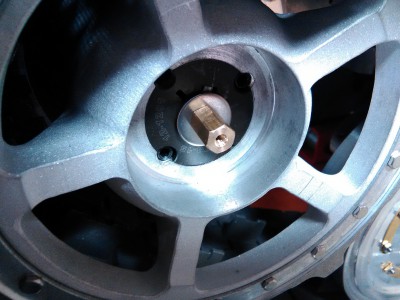 Adapter made to retain the Hubcaps