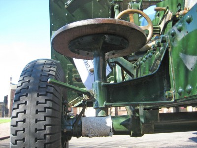 54. 25 PDR GUN LAYER'S SEAT & BRACKET copy.jpg