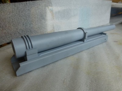 The completed scale model of the Australian profile jacket/barrel assembly sitting on the recoil system and cradle.